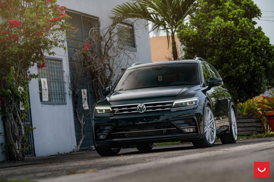  Volkswagen Tiguan R-Line on Vossen Wheels (CV10) 2019 года  (фото 11 из 36)